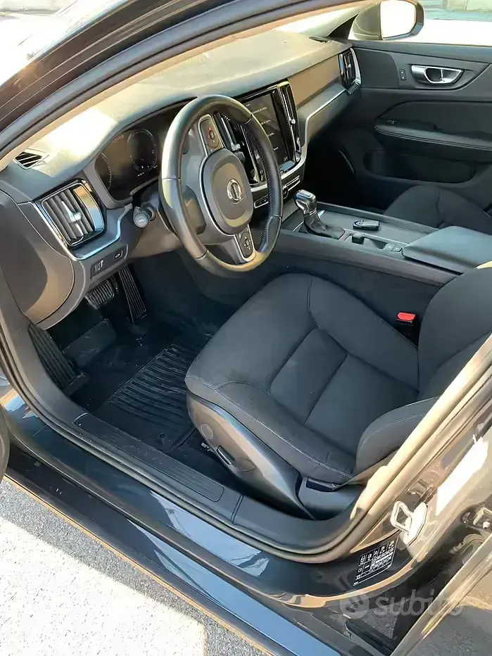 Usata Volvo V60 Business Edition 136 CV (100 kW) 2019 Grigio Station wagon