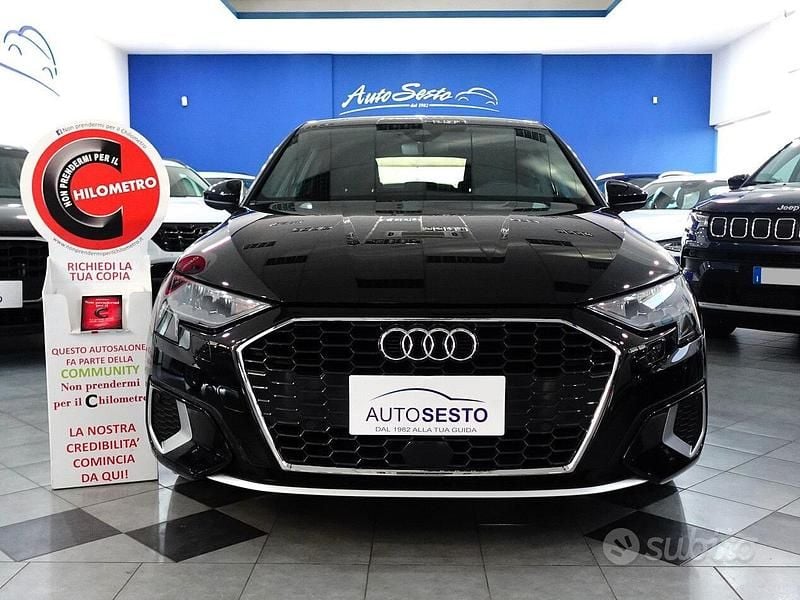 Nero mythos Usata 2022 Audi A3 Advanced Tre volumi | 28.900 € (Buon prezzo) - Immagine 1/4