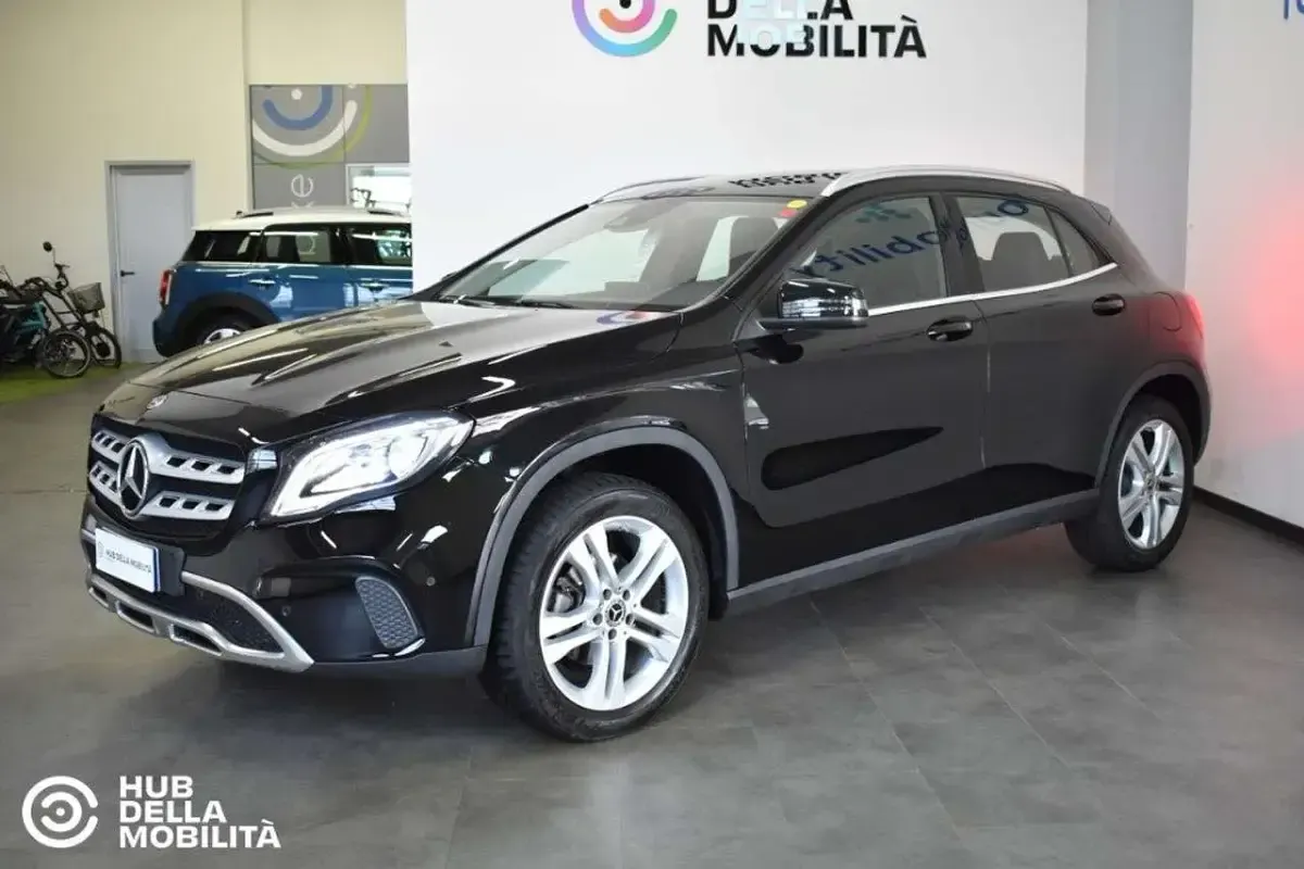 Usata Mercedes GLA180 109 CV (80 kW) 2018 Nero SUV