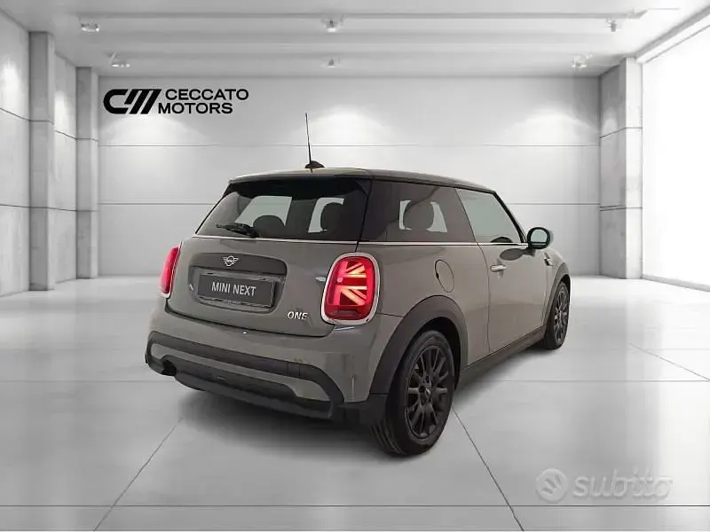 Usata Mini ONE 102 CV (75 kW) 2022 Grigio Utilitaria