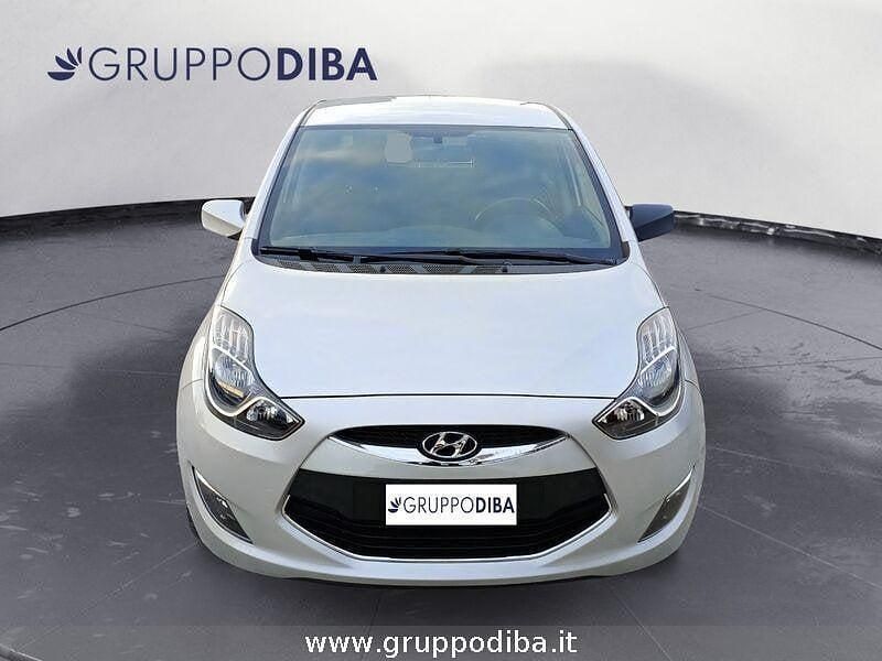 Usata Hyundai ix20 Comfort 90 CV (66 kW) 2011 Argento Utilitaria