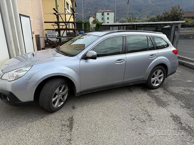 Usado Subaru Outback Comfort 150 CV (110 kW) 2014 Gris Berlina