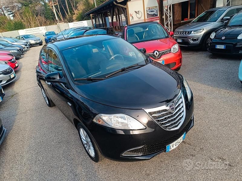 Usata Lancia Ypsilon Platinum 69 CV (50 kW) 2014 Nero Utilitaria