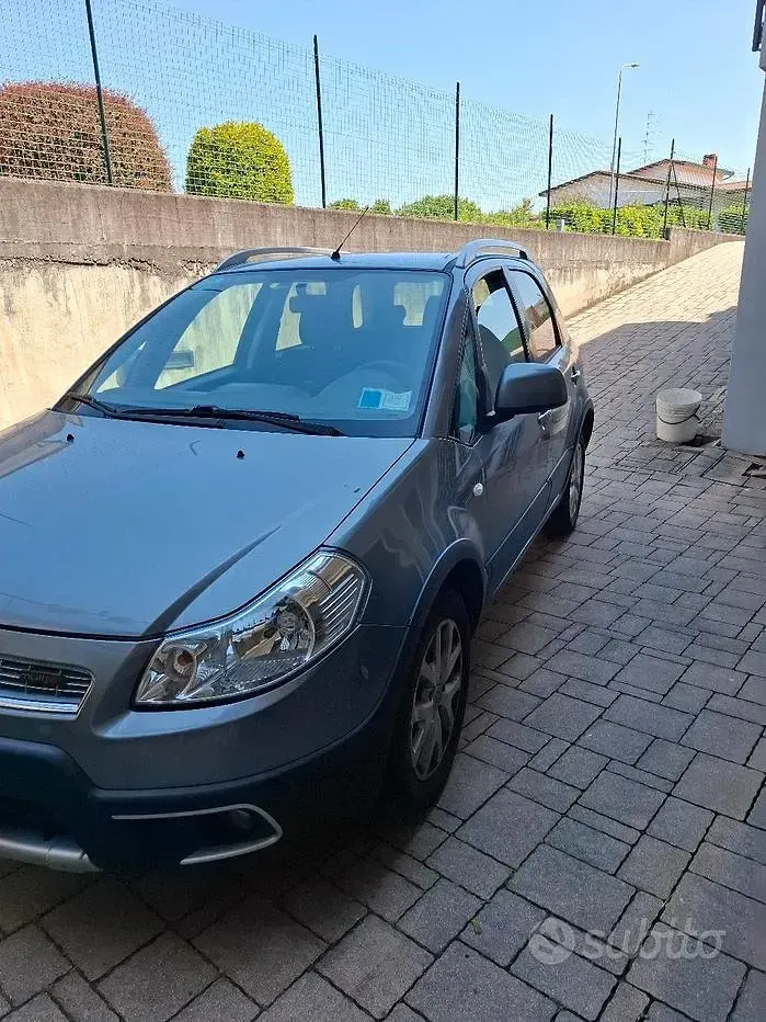 Usata Fiat Sedici 135 CV (99 kW) 2010 Grigio SUV