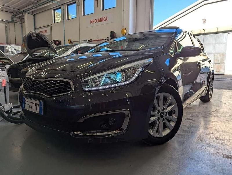 Begagnad Kia Ceed 101 HK (74 kW) 2018 Grå Halvkombi