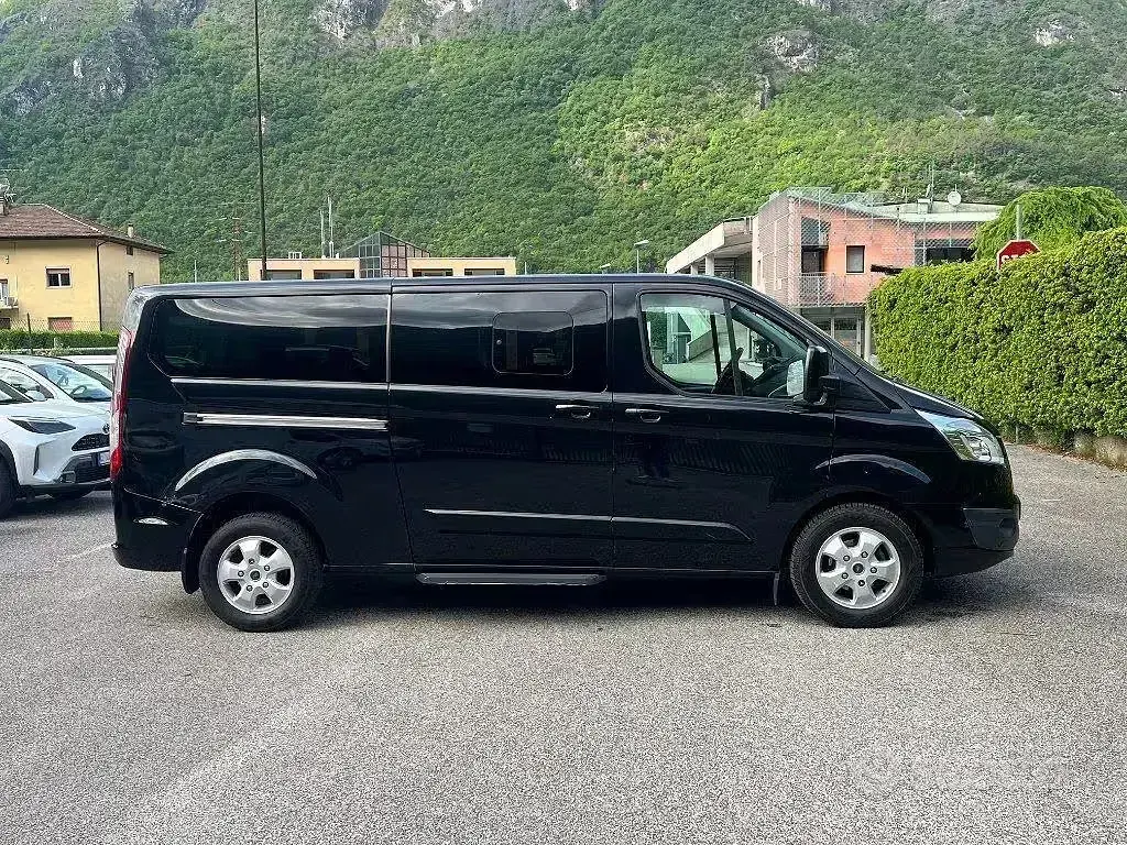 Usata Ford Tourneo Custom Trend 131 CV (96 kW) 2018 Nero Furgone