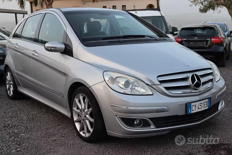 Usata Mercedes B180 109 CV (80 kW) 2005 Grigio Monovolume