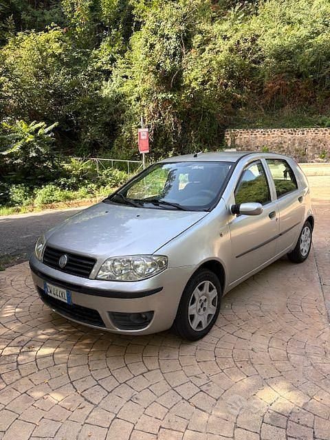 Usata Fiat Punto Dynamic 69 CV (50 kW) 2005 Grigio Utilitaria