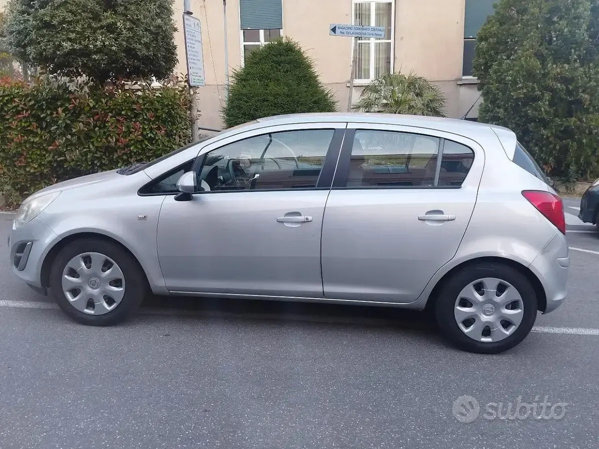 Usata Opel Corsa 86 CV (63 kW) 2012 Grigio Utilitaria