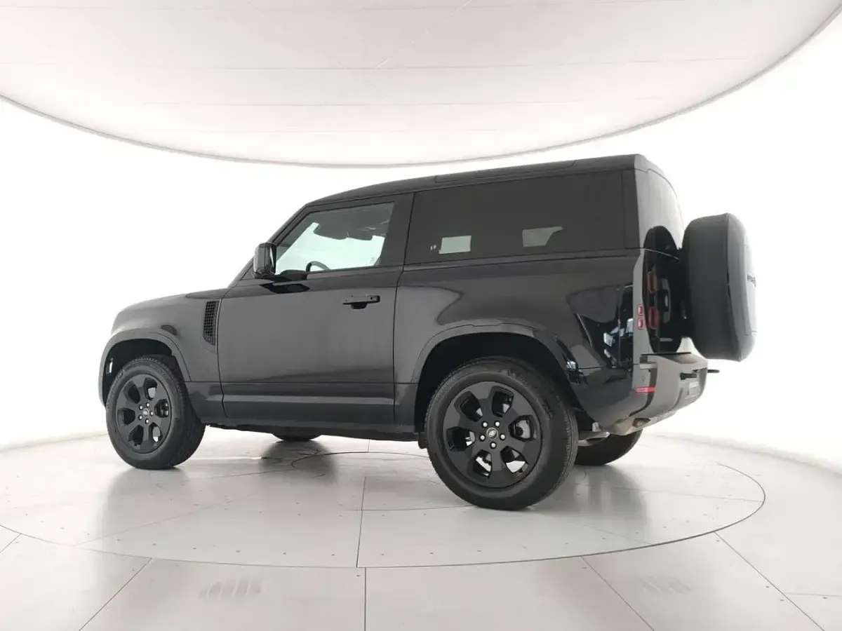 Usata Land Rover Defender SE Dynamic 200 CV (147 kW) 2024 Nero SUV
