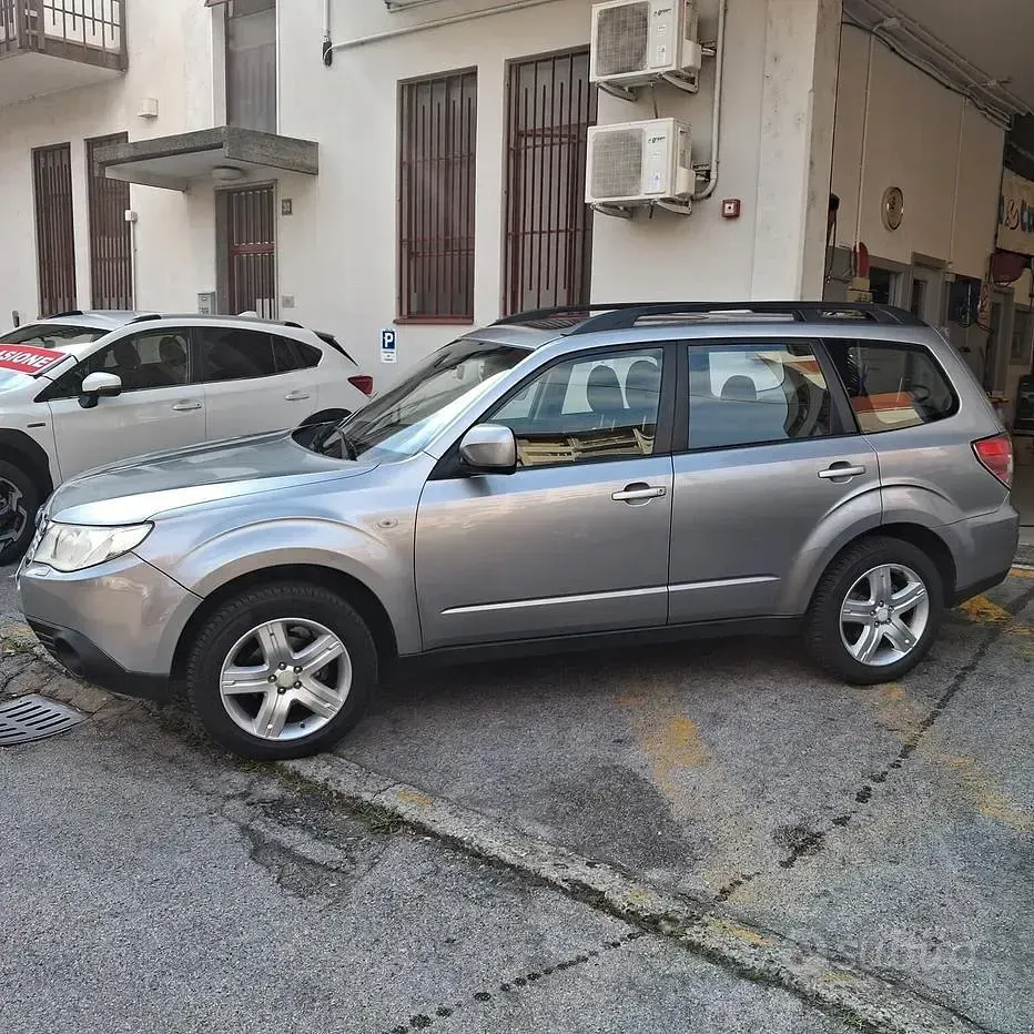 Usata Subaru Forester 150 CV (110 kW) 2010 Grigio SUV