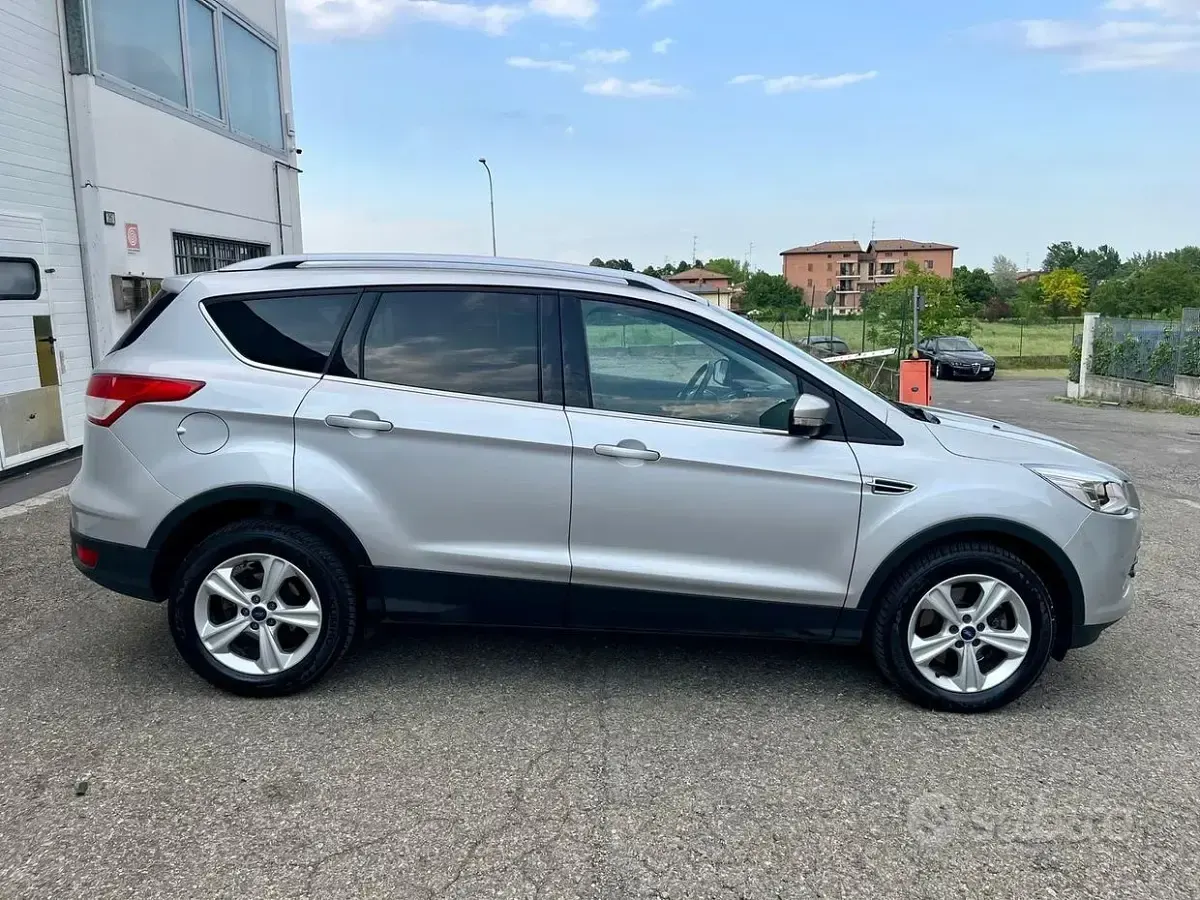 Usata Ford Kuga 120 CV (88 kW) 2016 Grigio SUV