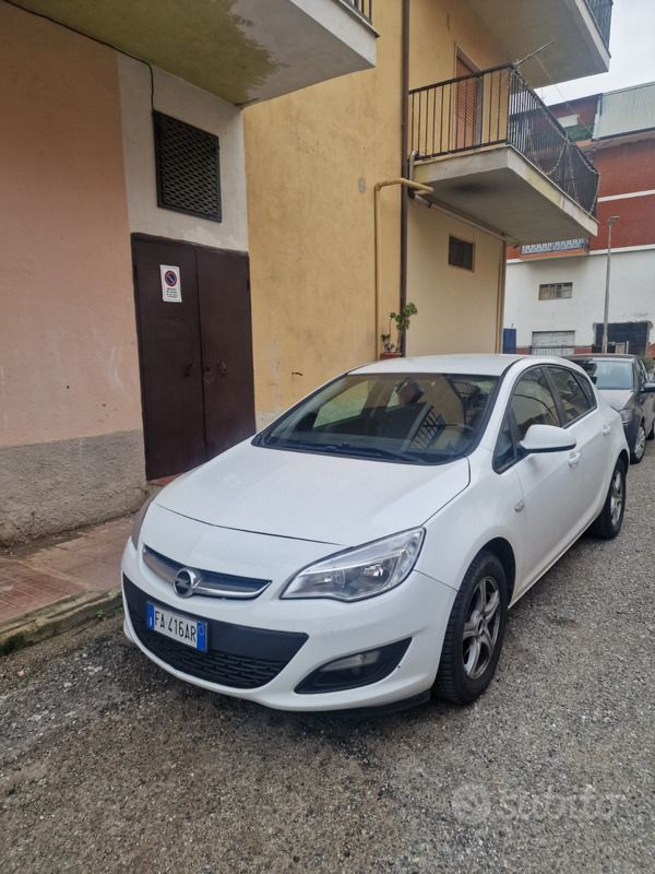 Usata Opel Astra 110 CV (80 kW) 2016 Bianco Utilitaria