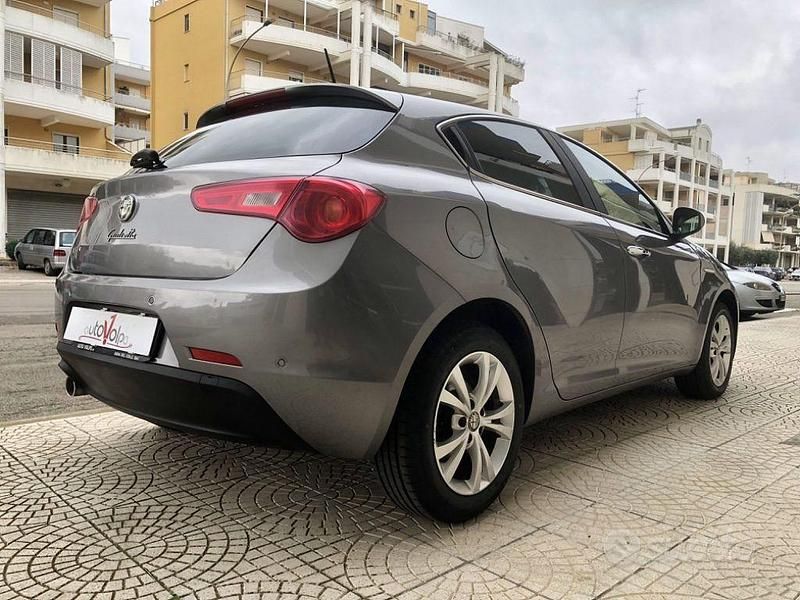Usata Alfa Romeo Giulietta Distinctive 105 CV (77 kW) 2015 Grigio scuro Utilitaria