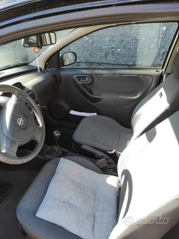 Usata Opel Corsa 75 CV (55 kW) 2002 Nero Utilitaria