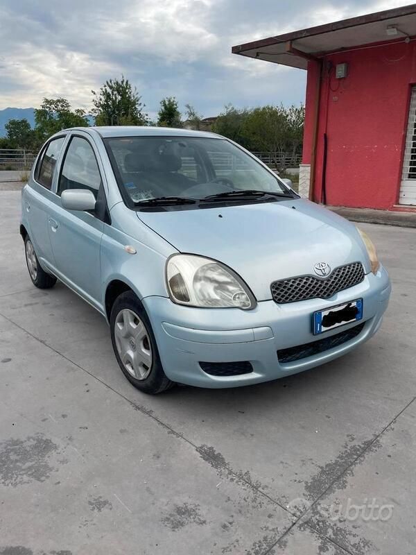 Usata 2004 Toyota Yaris Due volumi | 2200 € (Buon prezzo) - Immagine 1/4