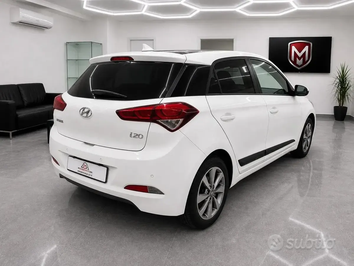 Usata Hyundai i20 Comfort 75 CV (55 kW) 2016 Bianco Berlina