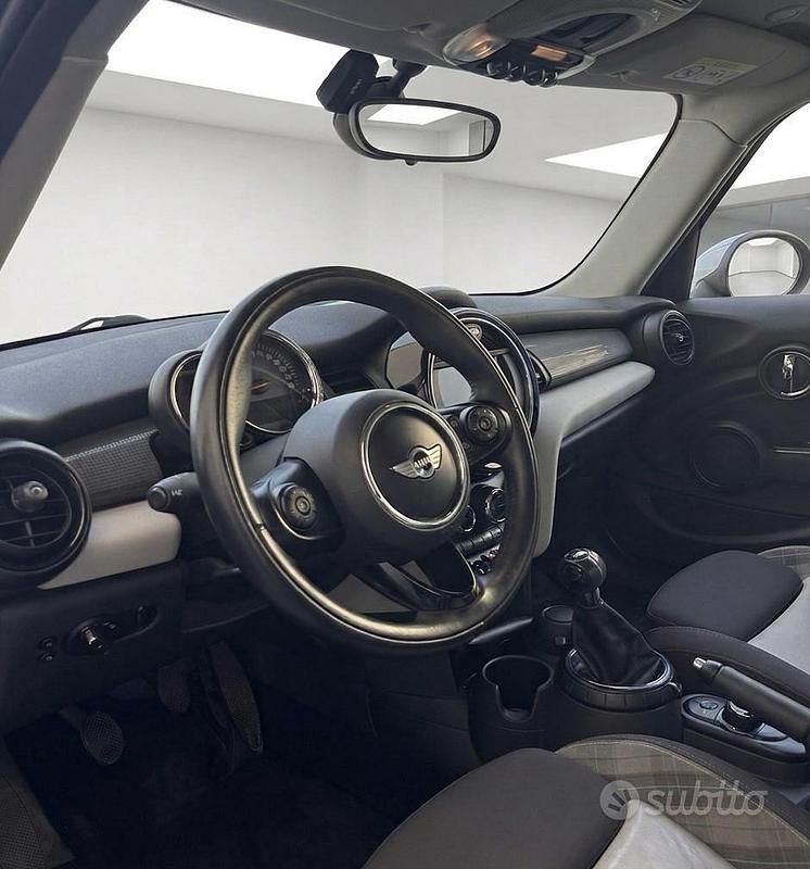 Usata Mini Cooper D Business 116 CV (85 kW) 2016 Nero Utilitaria