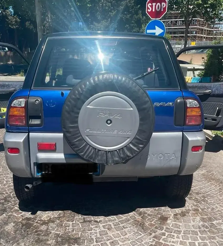 Usata Toyota RAV4 128 CV (94 kW) 1999 Blu Station wagon