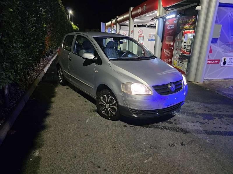 Grigio Usata 2005 VW Fox Utilitaria | 2900 € (Cara) - Immagine 1/4