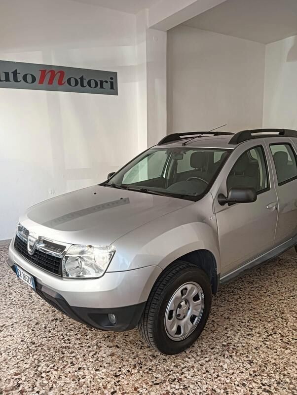 Grigio Usata 2011 Dacia Duster Lauréate SUV | 7300 € (Cara) - Immagine 1/4