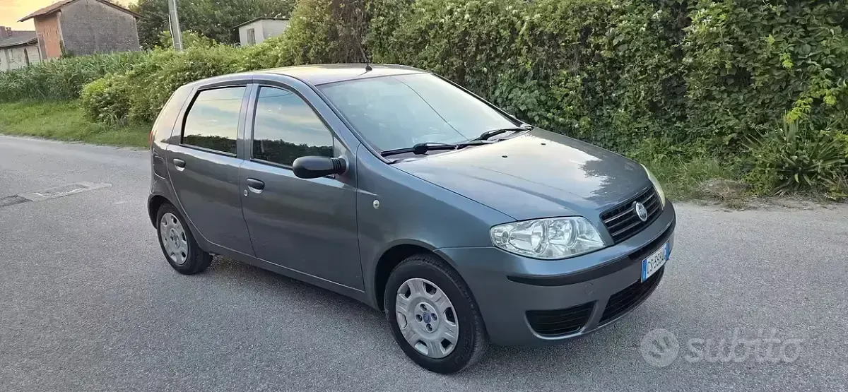 Usata Fiat Punto 60 CV (44 kW) 2004 Grigio Utilitaria