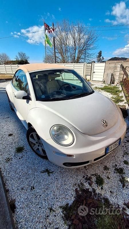 Usata VW New Beetle Cabriolet 105 CV (77 kW) 2010 Bianco Cabrio