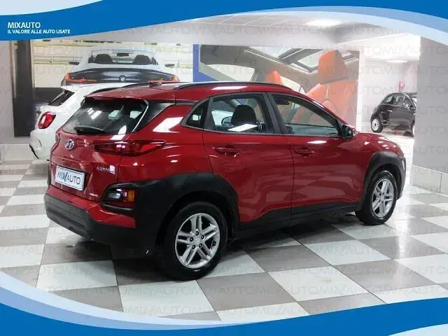 Usata Hyundai Kona Style 120 CV (88 kW) 2018 Bordeaux metallizzato SUV