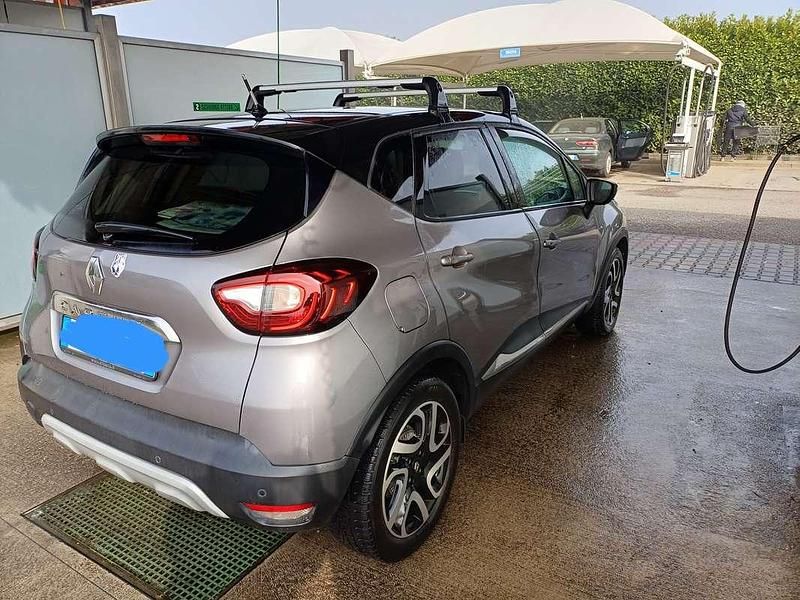 Usata Renault Captur 131 CV (96 kW) 2020 Grigio SUV