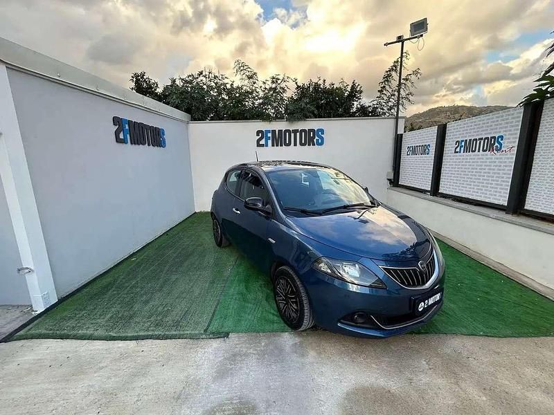 Blu Usata 2022 Lancia Ypsilon Silver Due volumi | 13.900 € (Molto cara) - Immagine 1/4