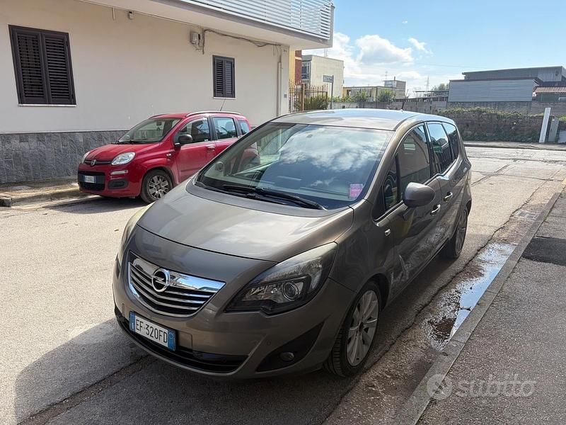 Usata Opel Meriva 2011 Grigio Monovolume