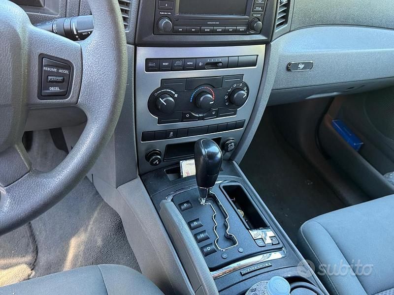 Usata Jeep Grand Cherokee 218 CV (160 kW) 2006 Grigio SUV