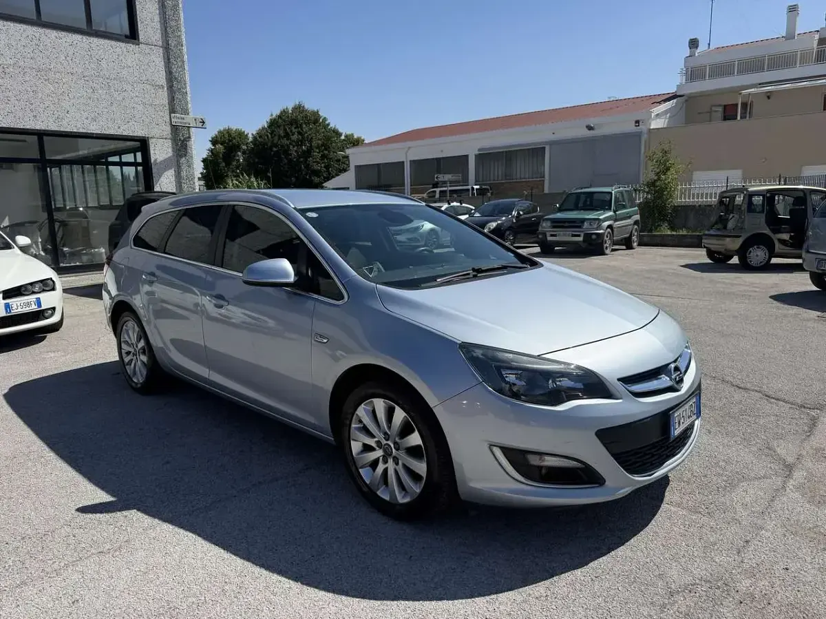 Usata Opel Astra Cosmo 110 CV (80 kW) 2014 Other Station wagon