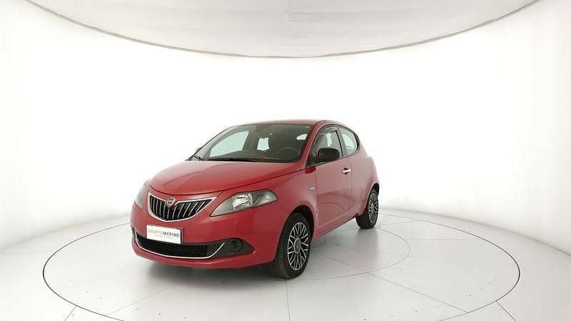 Usata Lancia Ypsilon Gold 69 CV (50 kW) 2024 Rosso Utilitaria