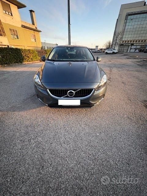 Usata Volvo V40 Ocean Race 120 CV (88 kW) 2016 Blu/azzurro Berlina