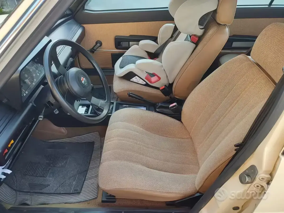 Usata Alfa Romeo Giulietta 109 CV (80 kW) 1981 Giallo Berlina