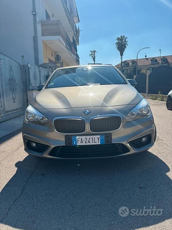 Usata BMW 218 Luxury Line 150 CV (110 kW) 2015 Grigio Monovolume