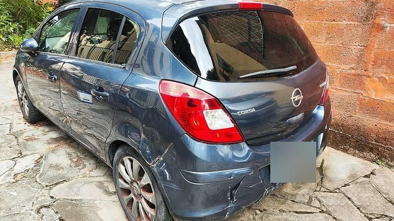 Begagnad Opel Corsa 75 HK (55 kW) 2010 Grå Halvkombi