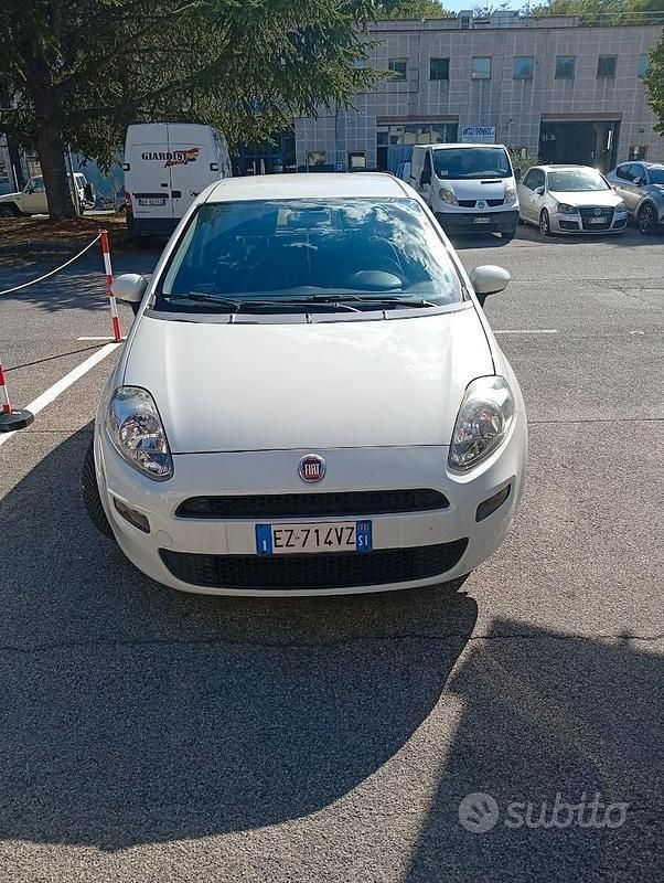 Bianco Usata 2015 Fiat Grande Punto Utilitaria | 4900 € (Buon prezzo) - Immagine 1/4