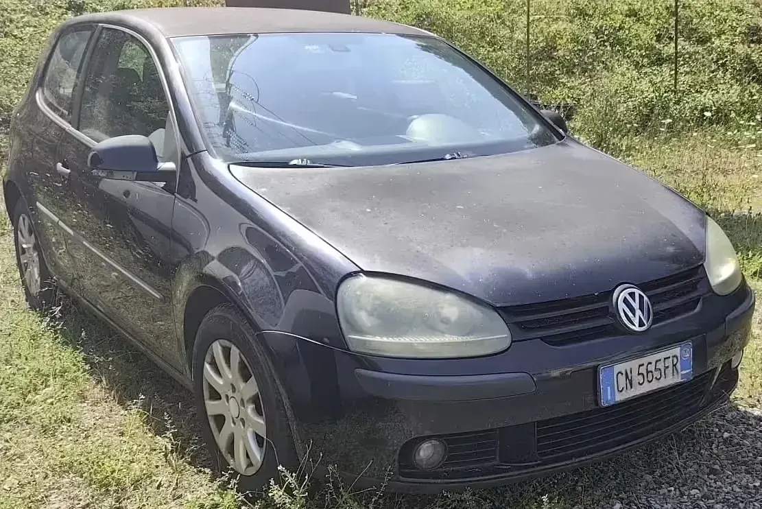 Usata VW Golf IV 105 CV (77 kW) 2004 Berlina