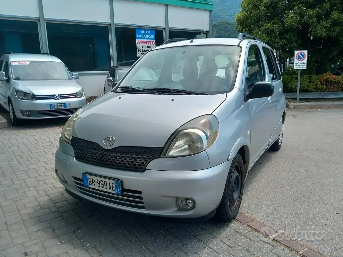 Usata Toyota Yaris Verso Sol 86 CV (63 kW) 2001 Monovolume