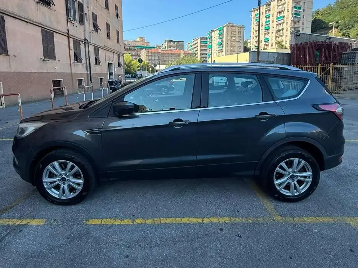 Usata Ford Kuga Titanium S 120 CV (88 kW) 2017 Grigio finanza SUV