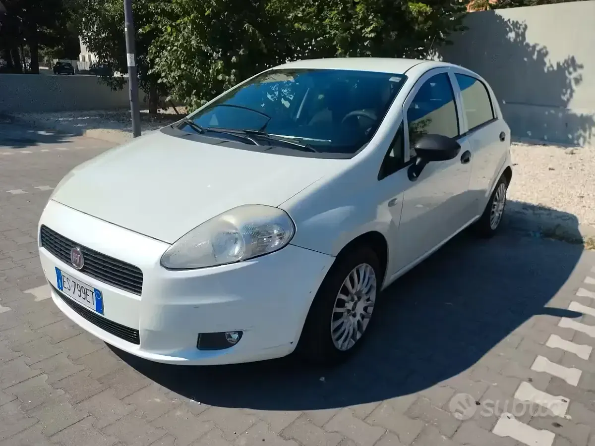 Usata Fiat Grande Punto 75 CV (55 kW) 2013 Bianco Utilitaria