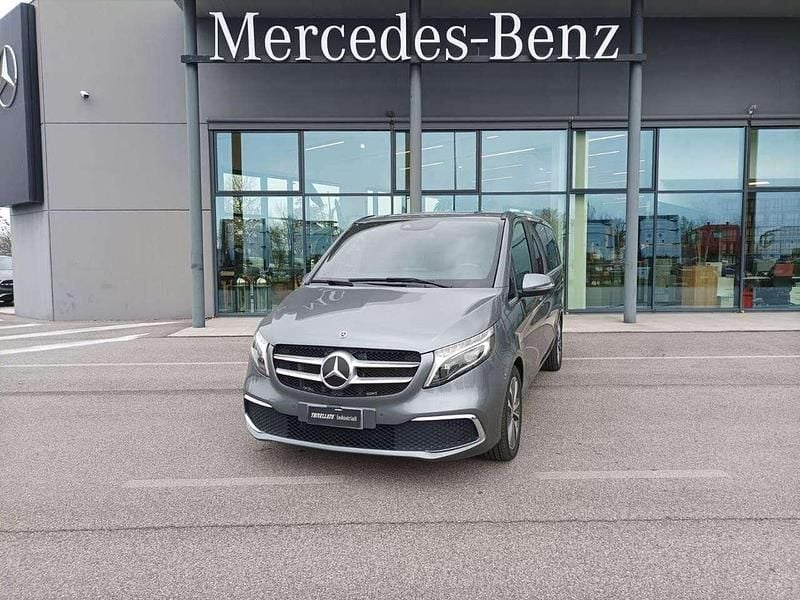 Usata Mercedes V300 Premium 239 CV (175 kW) 2020 Grigio selenite metallizzato Monovolume