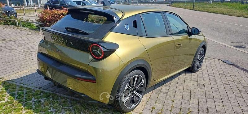 Nuova Lancia Ypsilon 101 CV (74 kW) 2026 Oro Utilitaria