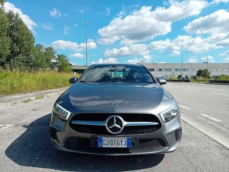 Usata Mercedes A180 Business 116 CV (85 kW) 2022 Grigio Berlina
