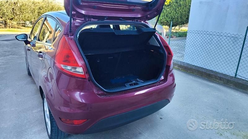 Usata Ford Fiesta Titanium 82 CV (60 kW) 2008 Lilla Utilitaria