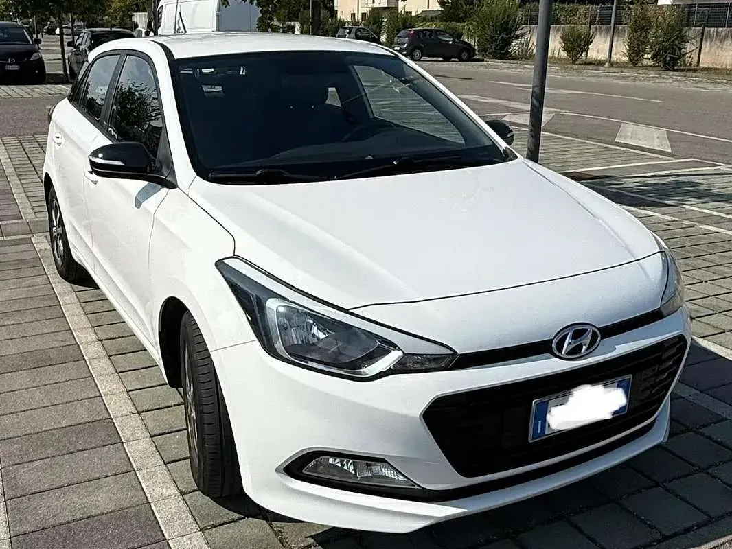 Usata Hyundai i20 Classic 84 CV (61 kW) 2018 Bianco Utilitaria