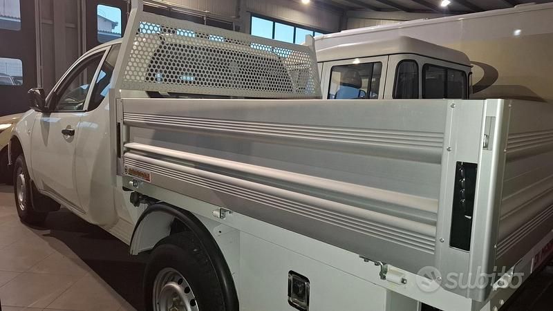 Usata Mitsubishi L200 136 CV (100 kW) 2013 Bianco Pick-up