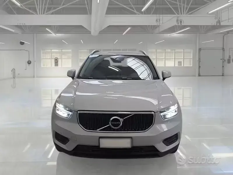 Usata Volvo XC40 Momentum 129 CV (94 kW) 2021 Grigio SUV